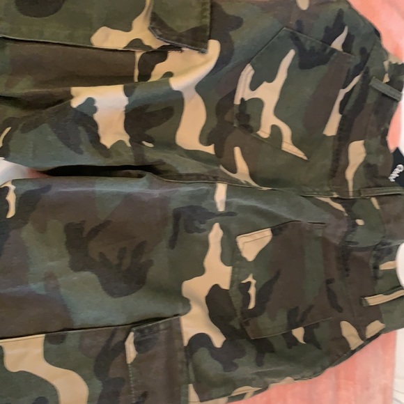 Camo cargo pants 💚🤎🖤 - Picture 2 of 9